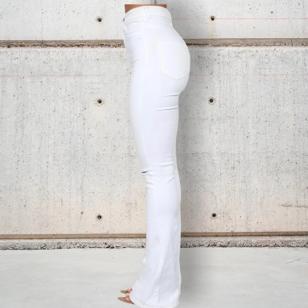Fashion Nova white flare jean - Picture 5 of 6